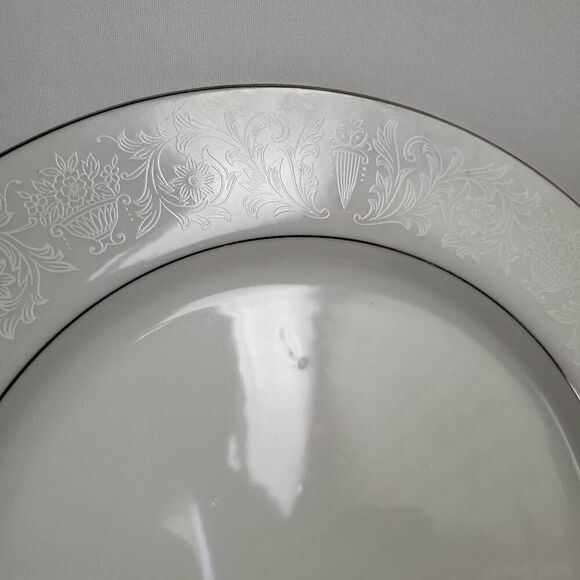 Crown Victoria LOVELACE Pattern White on White With Platinum Trim Bone China Lot - Picture 3 of 5